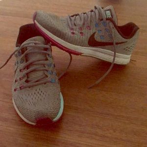 Nike structure 19 running shoes